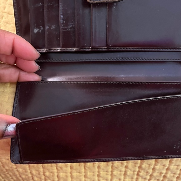 Gucci leather wallet. 100% Authentic. PreLoved but still lots of life left. - Picture 8 of 16